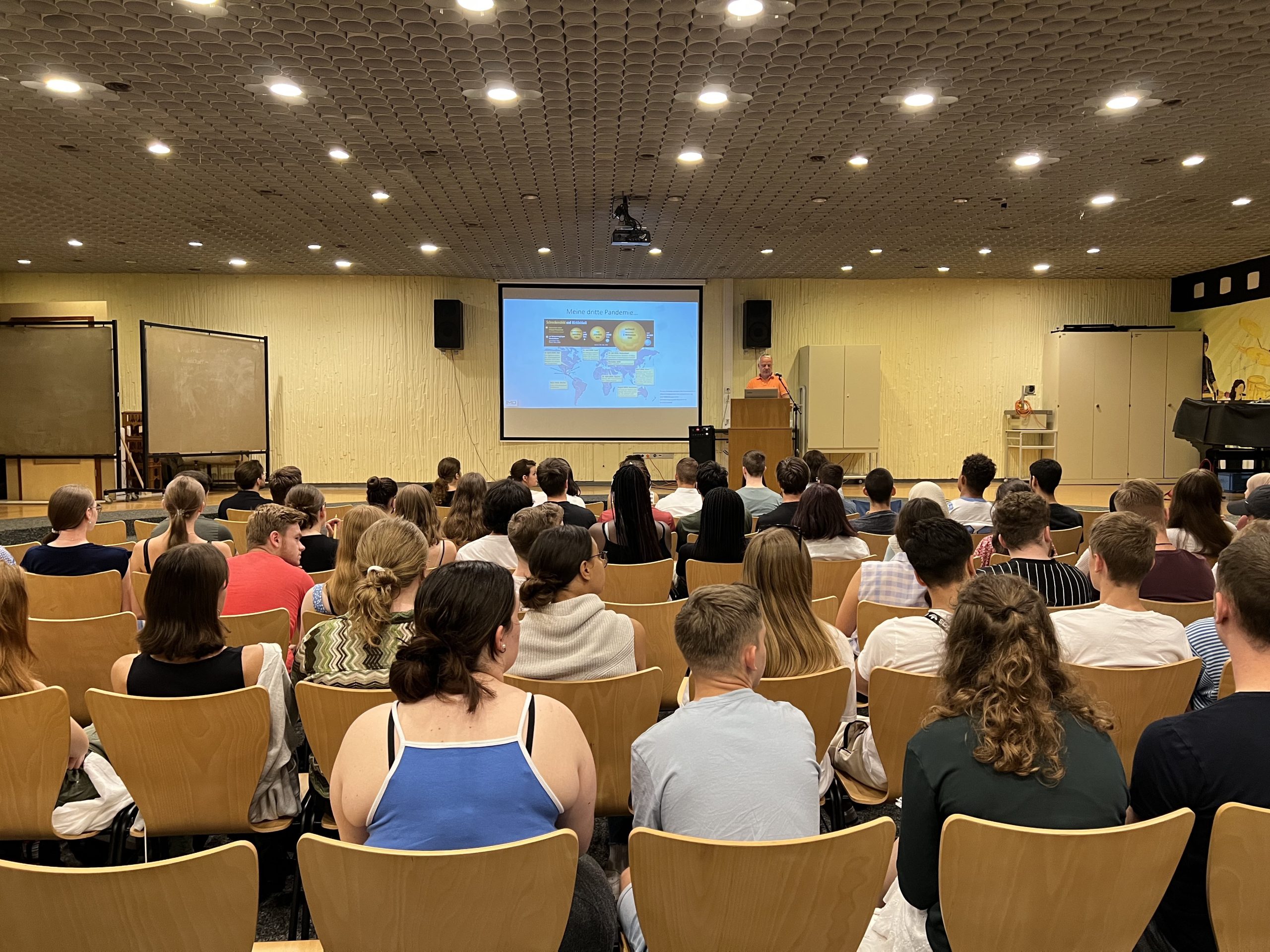 Der Wissenschaftstag „Brückenschlagen“ der Jahrgangsstufe 12 am 30.06.2022