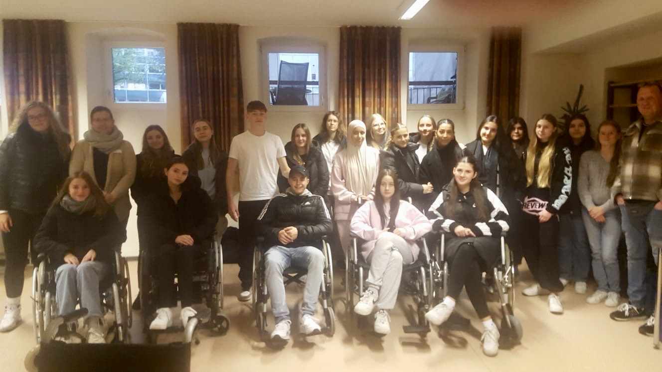 Rollstuhltraining in der Hanauer Innenstadt