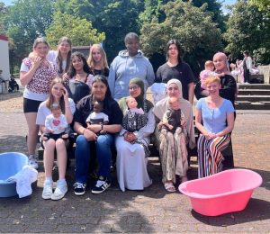 Lindenauschülerinnen lernen den verantwortungsvollen Umgang mit Babys und Kleinkindern