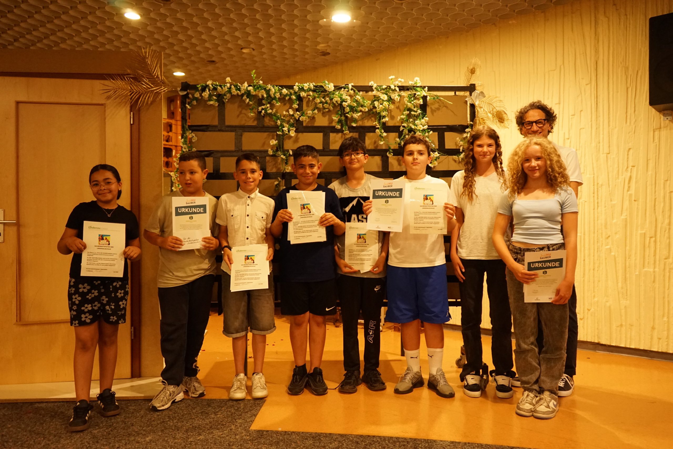 Sauberkeitspaten der Lindenauschule für ihr Engagement geehrt