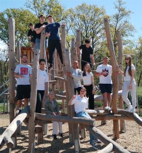 Lindenauschule hilft Grundschule im Pioneer Park bei den Bundesjugendspielen