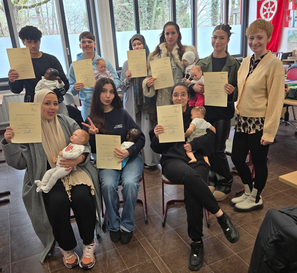 Lindenauschule bildet Babysitter von morgen aus