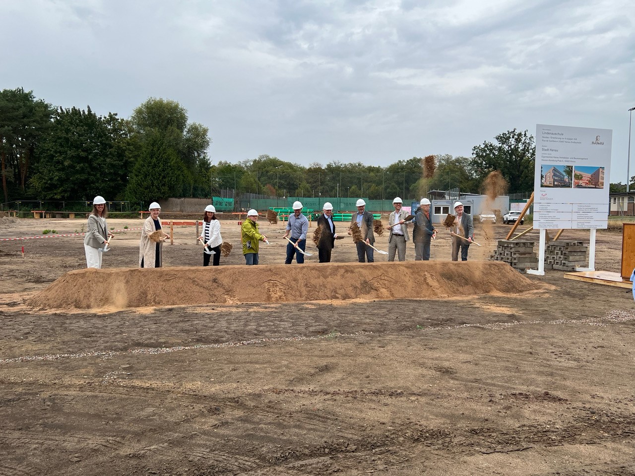 Spatenstich für den Erweiterungsbau der Lindenauschule